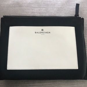 BALENCIAGA B POUCH